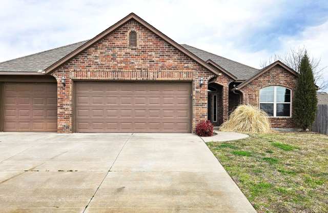 Gorgeous 3 Bed  Study in Moore - 837 Southeast 8th Street, Moore, OK 73160