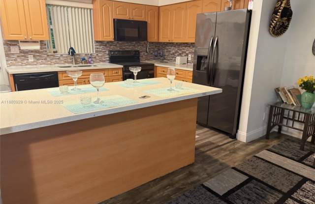 2452 Madison St photos photos