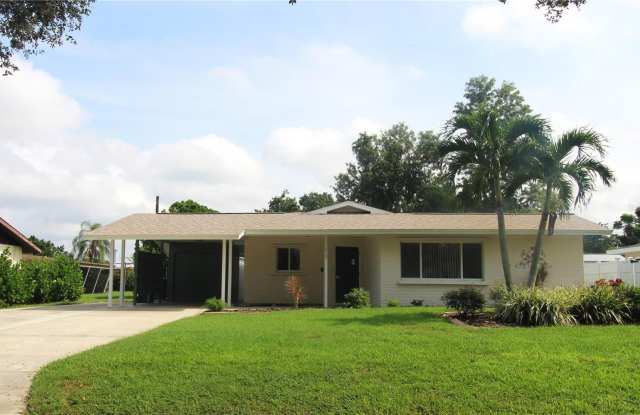 4135 DEERFIELD DRIVE - 4135 Deerfield Drive, South Gate Ridge, FL 34233