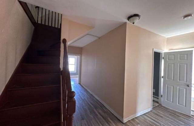 748 Trumbull St photos photos