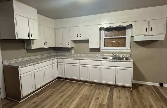 4736 Court South Gallery 4