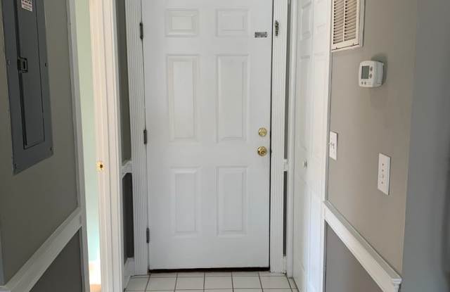 1 Bedroom Condo in Magnolia place Gallery 1