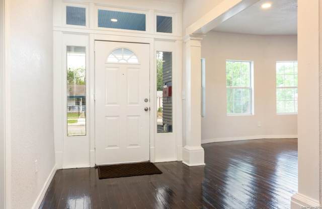 4-Bedroom Home in Historic Dignowity Hill! Gallery 4