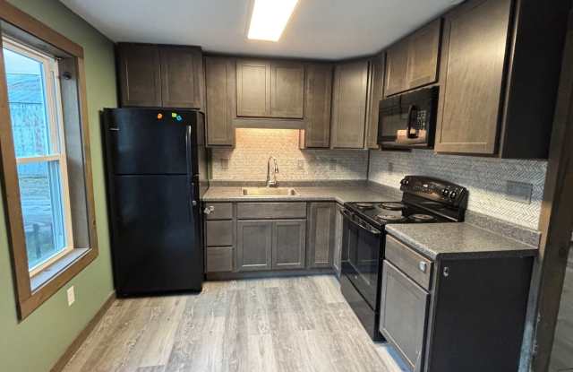 Beautifully Updated Two-Bedroom Townhouse – Adams, MA | $1,500/Month Gallery 2