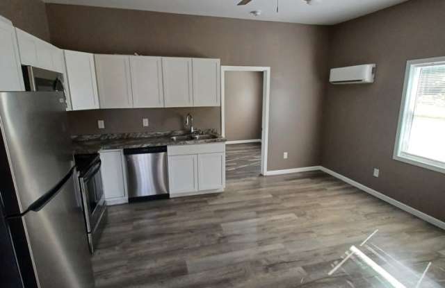 1101 Henry Street - 2 photos photos