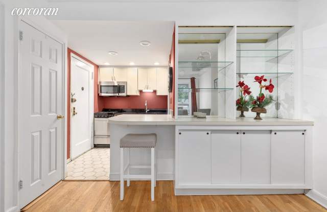 421 East 50th Street Gallery 3
