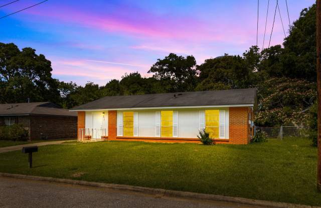 Charming 3 Bedroom, 2 Bathroom house photos photos