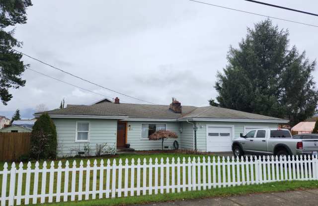 3 Bed, 2 Bath Partially Fenced Corner Lot in Mt Vernon Gallery 1