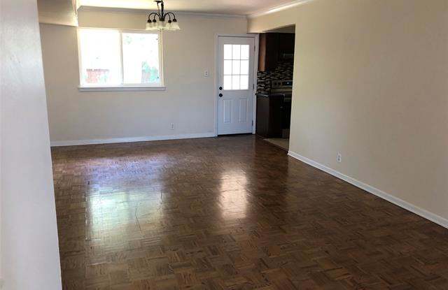 1004 W Northgate Drive Gallery 2