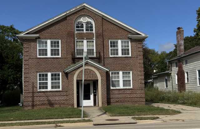 1124 North Main Street - 3 photos photos