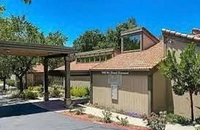 788 Pinetree Cir Apt 13 Gallery 2