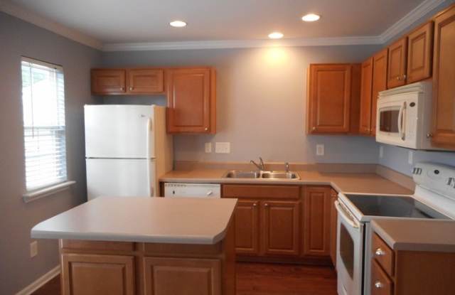 675 Rock Lake Glen Gallery 4