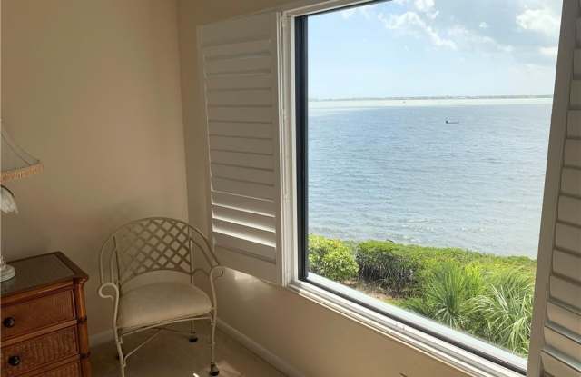 20 NE Plantation Road Gallery 4
