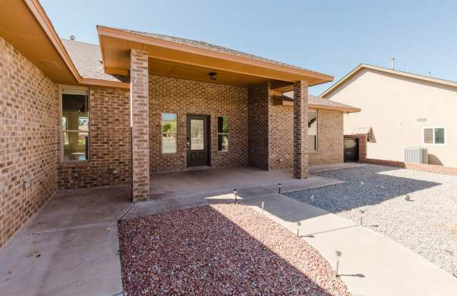 Spacious 3 Bedroom 2 Bath House! Gallery 4