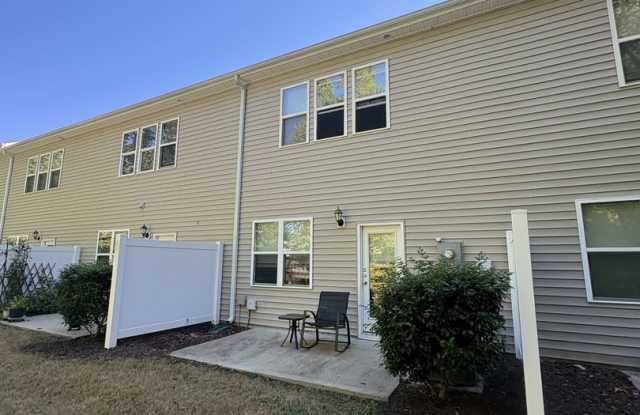 3 Bed, 2 Bath Townhome With Water Front View Gallery 3