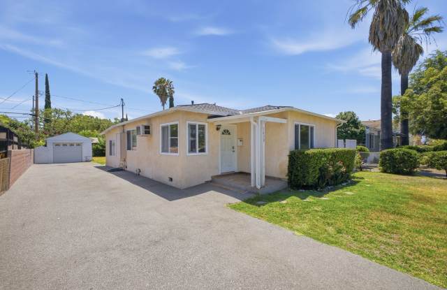 Stunning 3-Bedroom Burbank Home with Office & Entertainer’s Backyard photos photos Stunning 3-Bedroom Burbank Home with Office & Entertainer’s Backyard photos photos