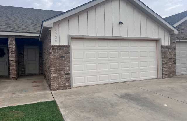 $500 MOVE-IN SPECIAL: Spacious 3-Bedroom Townhouse Near Texas Tech photos photos
