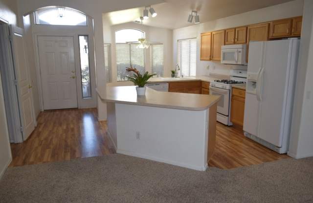 3117 E Roveen Ave Gallery 2