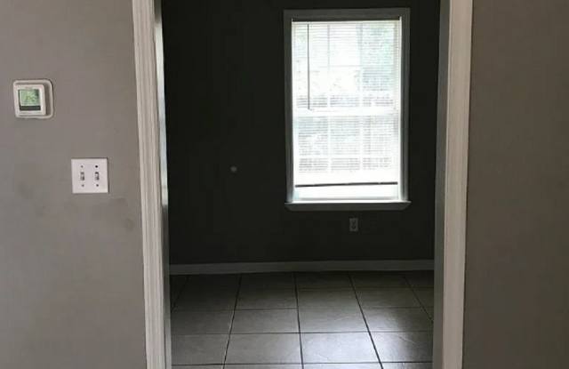 Charming 3-Bedroom Home with Fenced Backyard, Main-Level Primary Suite & Pet-Friendly Living in Lake Park! Gallery 4