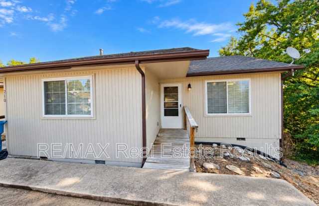210 White Oak Dr NE Gallery 1