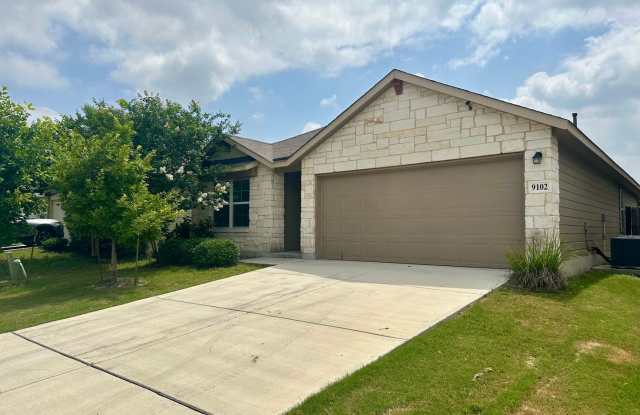 Fantastic Amenities ~ 4/2 Single Story w/ Refrigerator/Washer/Dryer Included ~ photos photos