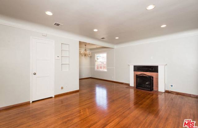 3008 DELAWARE Avenue Gallery 4
