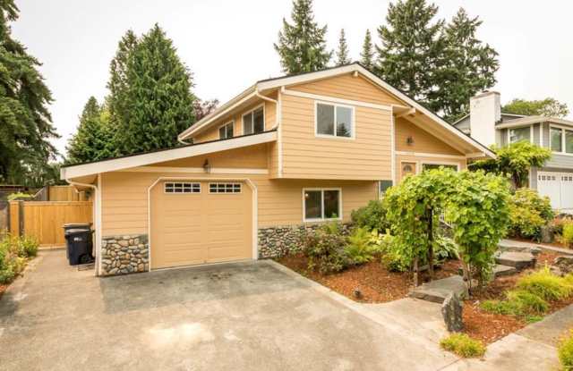 Charming 3-Bed, 2-Bath Tri-Level Home in Redmond, Steps from Marymoor Park" Gallery 3