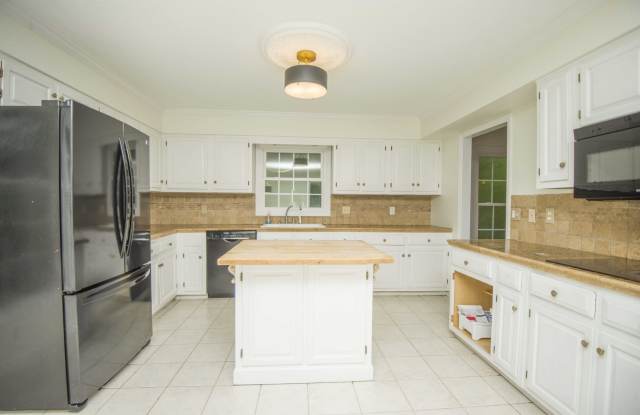 11144 Pleasant Forest Drive Gallery 4