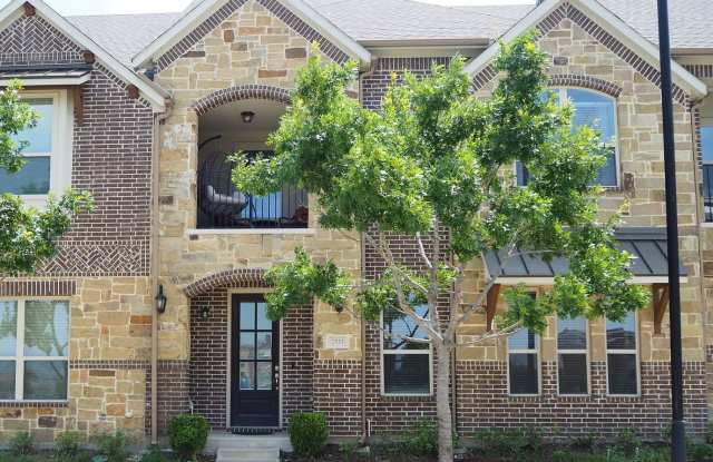 3 Bed - 2.5 Bath Townhome in Flower Mound Riverwalk - 2533 Gramercy Park Drive, Flower Mound, TX 75028