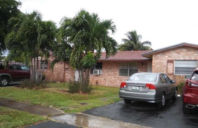 5425 NW 16th Ct Gallery 2