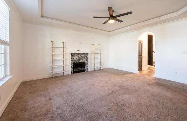 806 Richards Court Gallery 4
