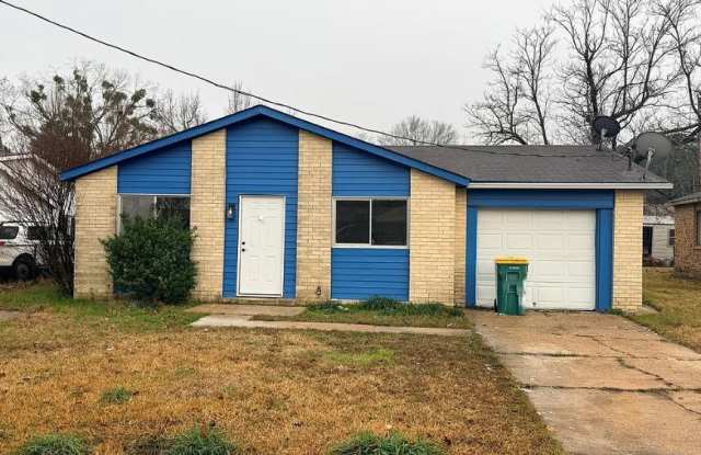 2405 Mamie Dr photos photos