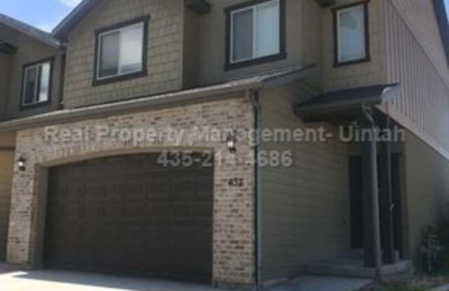3 bed 2.5 bath townhome in Fox Run - 457 East Red Fox Lane, Uintah County, UT 84078