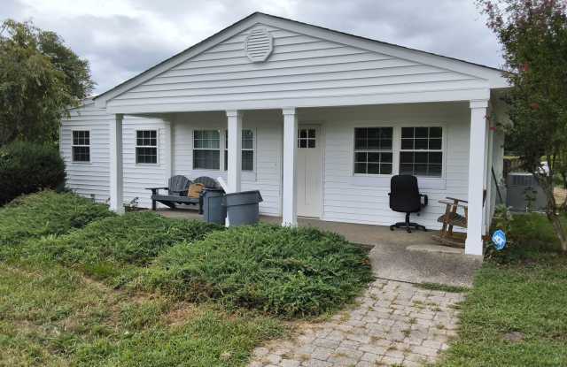 3 Bed 2 Bath Rancher Style Home-Blackstone- Fort Pickett-Fenced Yard Gallery 1