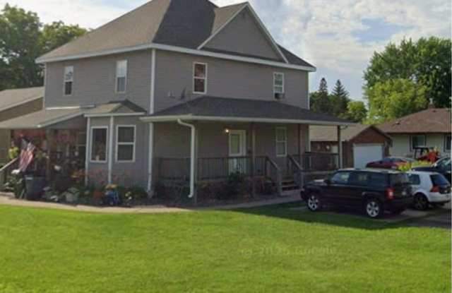 305 8th Ave Se - 305 8th Avenue Southeast, Pine City, MN 55063