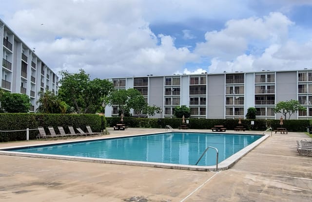 8540 North Sherman CircleUnit 504 photos photos