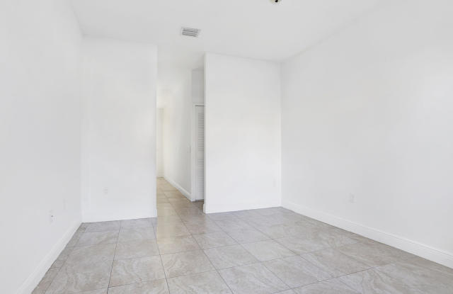 18160 NW 59th Ave, 201 Gallery 3