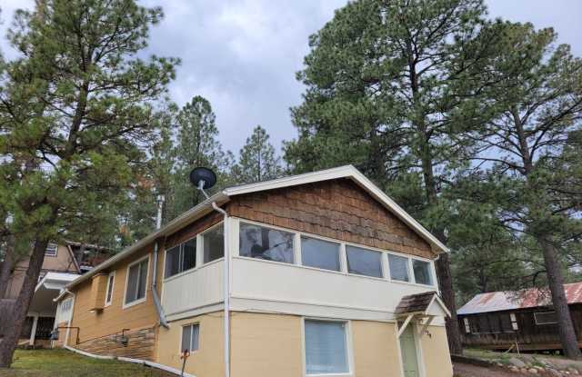 Remodeled Cabin in the Upper Canyon Area Gallery 1