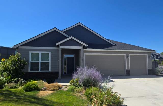 Beautiful Home with Comfort and Convenience in Charming NW Remdond photos photos