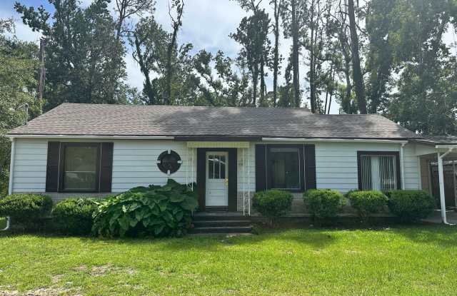 Check Out This 3 Bedroom/1 Bath House! photos photos