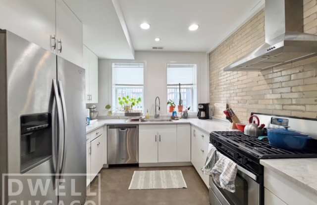 2121 N Albany Ave photos photos