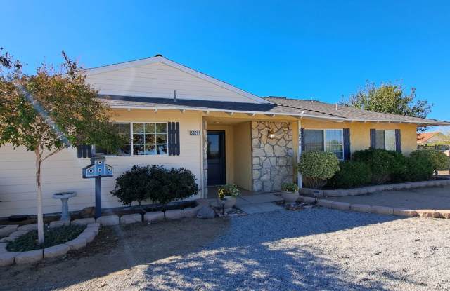 Quaint and Close to Town! - 58201 Joshua Lane, Yucca Valley, CA 92284