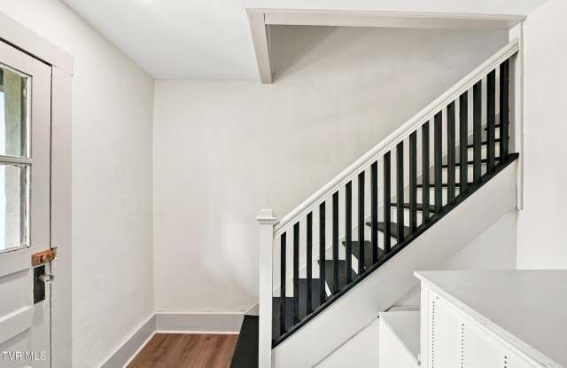 217 W Wanola Gallery 3