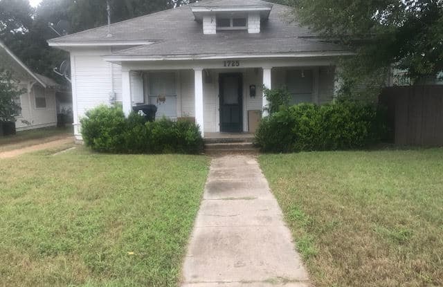 1725 N Locust St - 1725 North Locust Street, Denton, TX 76201
