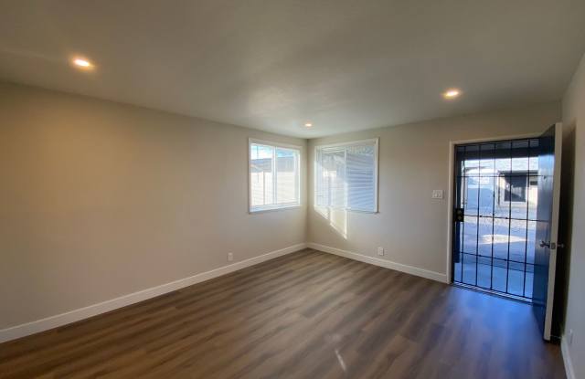 2bed/1bath duplex 1 block from Vaca High School! Remodeled interior, dual pane windows with detached single car garage! Gallery 4