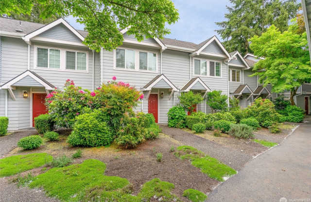 Spacious 2 bed/2.5 bath Townhome near Totem Lake! Gallery 1