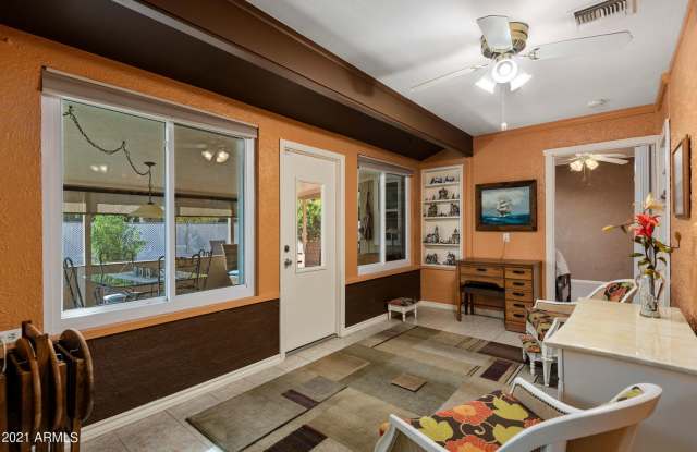 10847 West Canterbury Drive Gallery 2