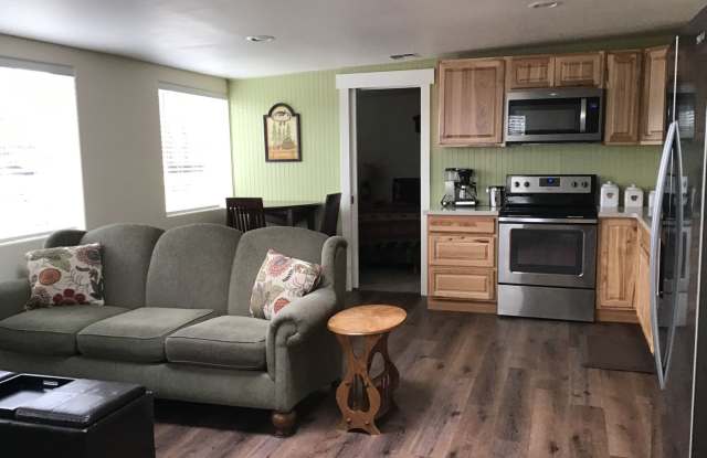 For Rent: Fully Furnished Barndominium downstairs unit 1 bedroom 1 bath on a Tumalo Ranch photos photos