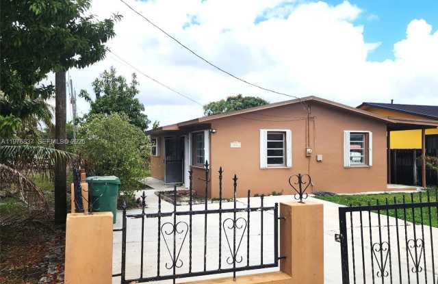 12061 SW 4th Ter photos photos