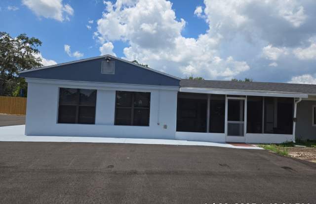 Apartment for rent including utilities - 11112 East 92 Highway, Mango, FL 33584